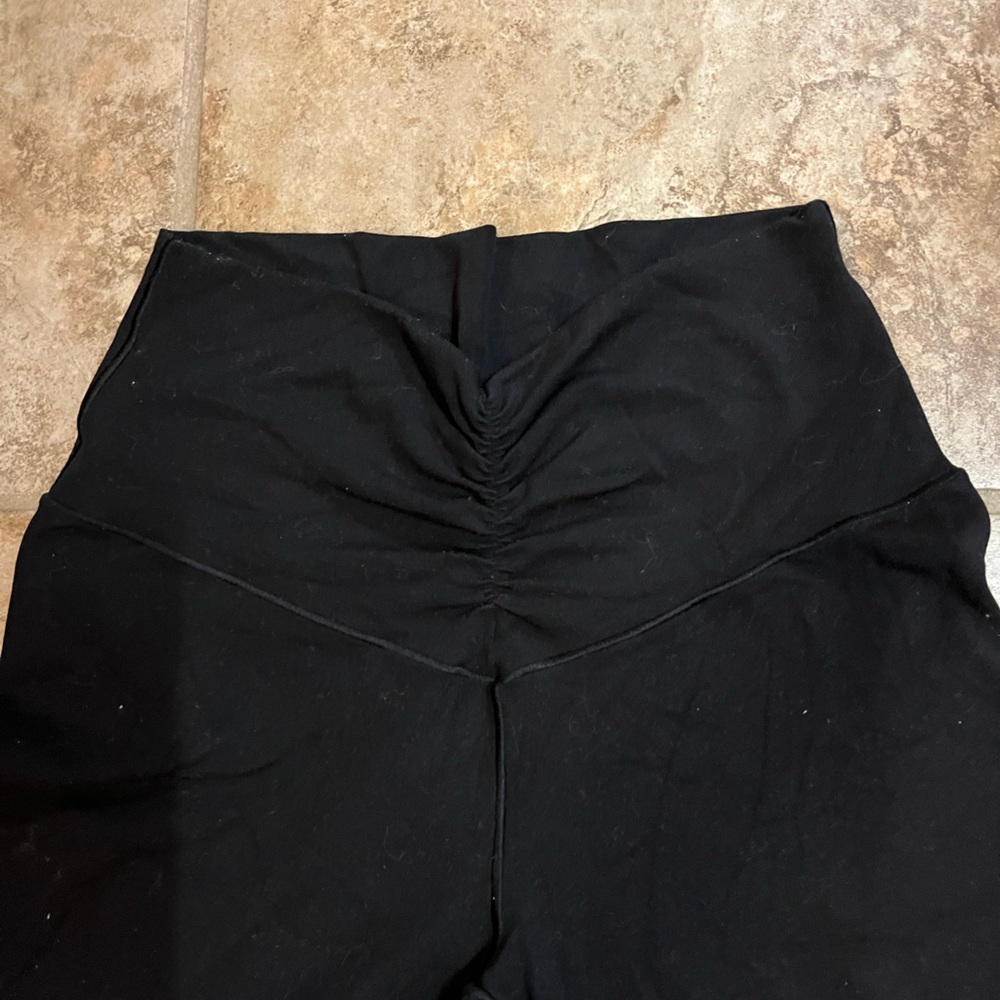 Aerie. V cut waist band (in front) flare leg Yoga pants.